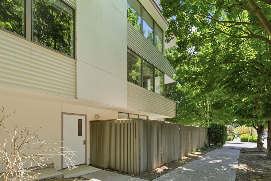 802 N 43rd St, Seattle, WA for sale - Building Photo - Image 3 of 22