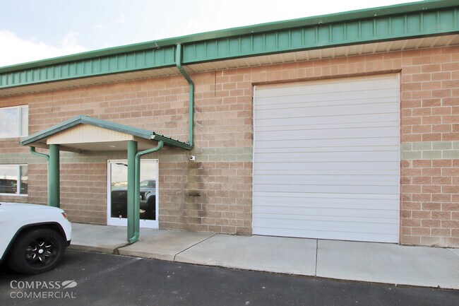 Plus de détails pour 494 SW Veterans Way, Redmond, OR - Industriel à louer