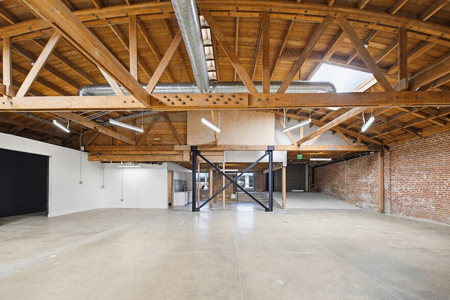 2210 W Temple St, Los Angeles, CA à louer - Photo du bâtiment - Image 2 de 11