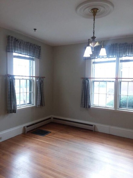 67 Pine St, Bangor, ME à louer - Photo du bâtiment - Image 3 de 15