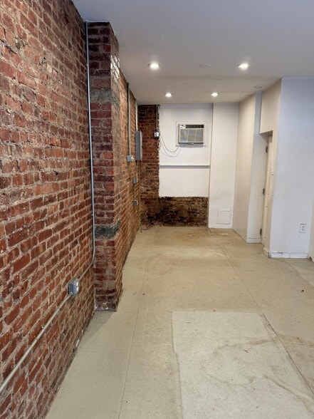 181 Havemeyer St, Brooklyn, NY for lease - Interior Photo - Image 2 of 3