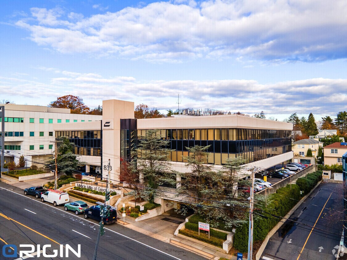 833 Northern Blvd, Great Neck, NY à louer Photo principale- Image 1 de 15