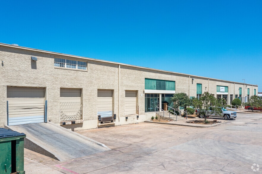 9011 John Carpenter Fwy, Dallas, TX for lease - Building Photo - Image 3 of 6