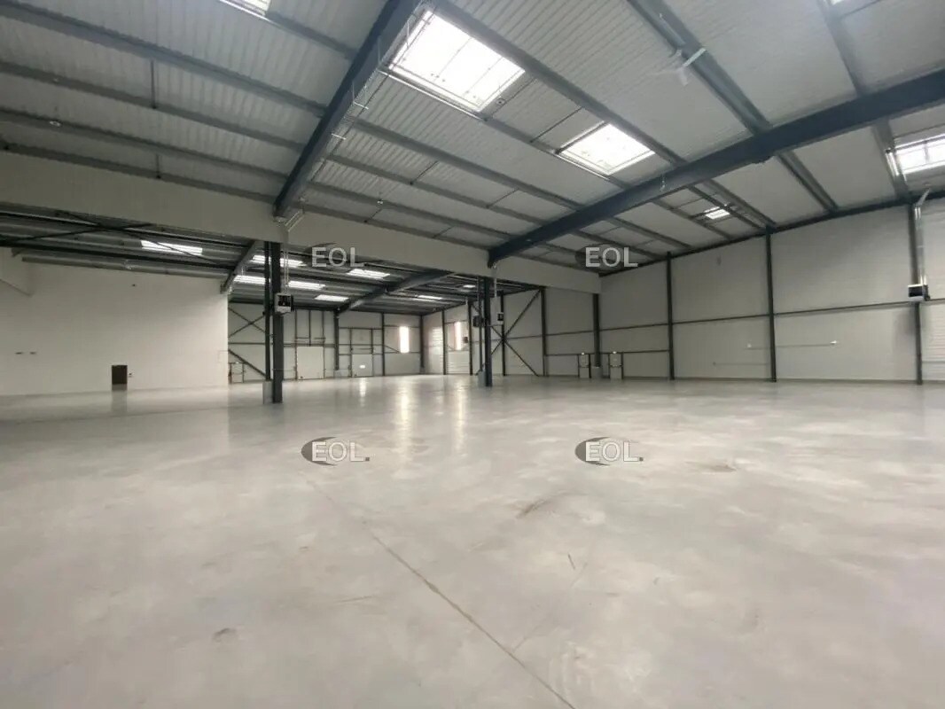 Flex in Le Thillay for lease Interior Photo- Image 1 of 10