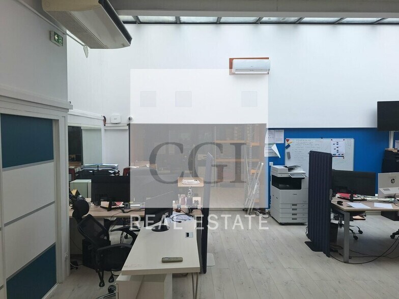 Office in Anse for lease - Interior Photo - Image 2 of 9