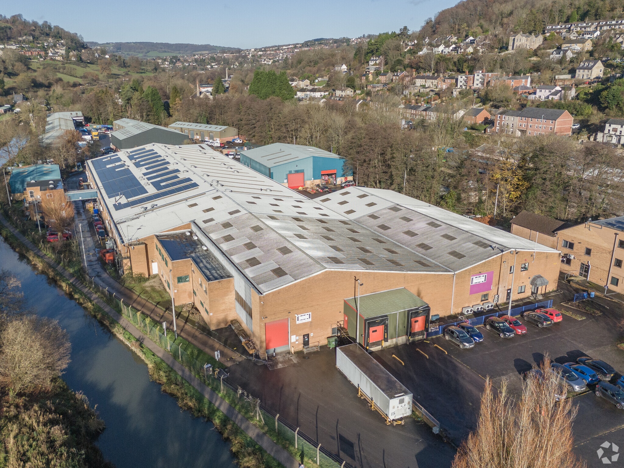 London Rd, Thrupp for lease Primary Photo- Image 1 of 4
