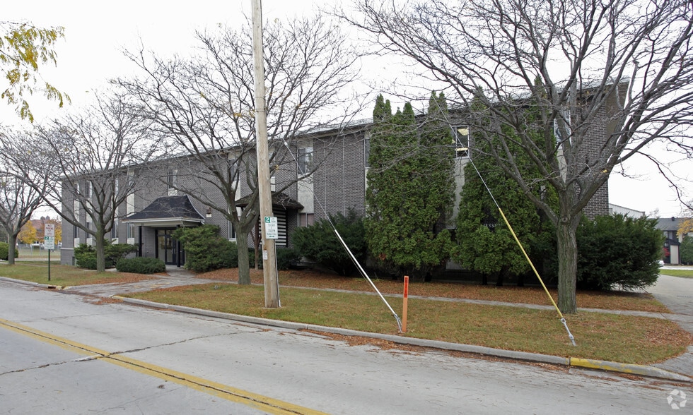 529 S Jefferson, Green Bay, WI for lease - Primary Photo - Image 1 of 15