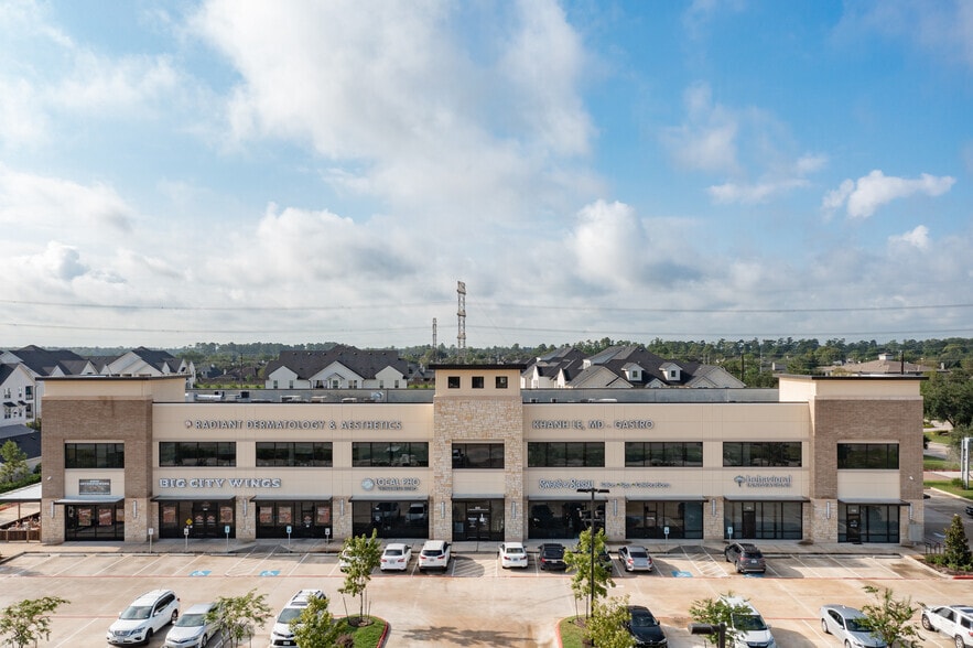 9240 N Sam Houston Pky E, Humble, TX à louer - Photo du bâtiment - Image 2 de 5