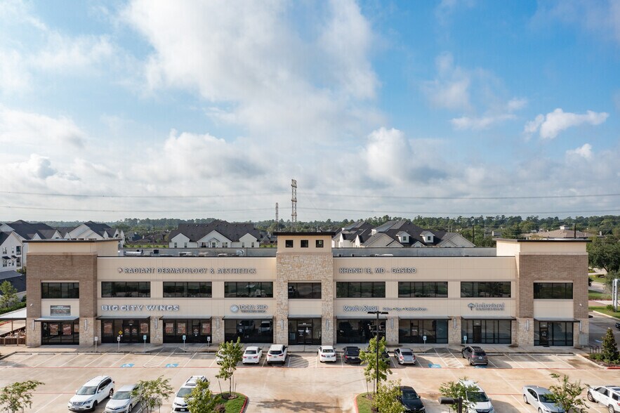 9240 N Sam Houston Pky E, Humble, TX à louer - Photo du bâtiment - Image 2 de 5