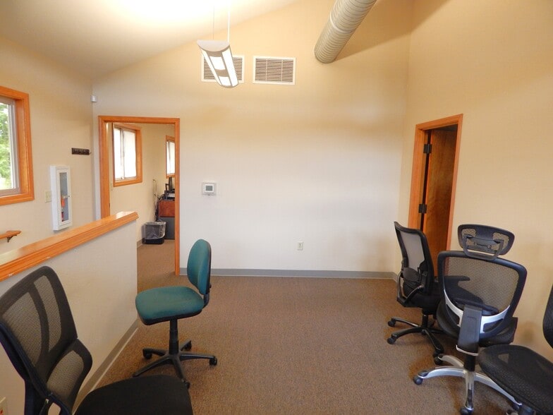 277 Medical Loop, Roseburg, OR for lease - Building Photo - Image 3 of 46
