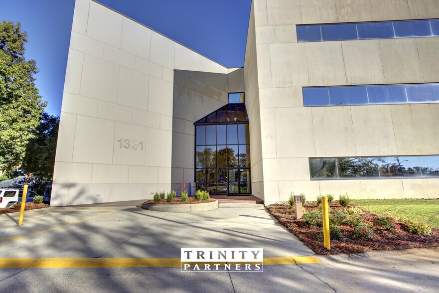 1331 Elmwood Ave, Columbia, SC à louer - Photo du bâtiment - Image 2 de 9