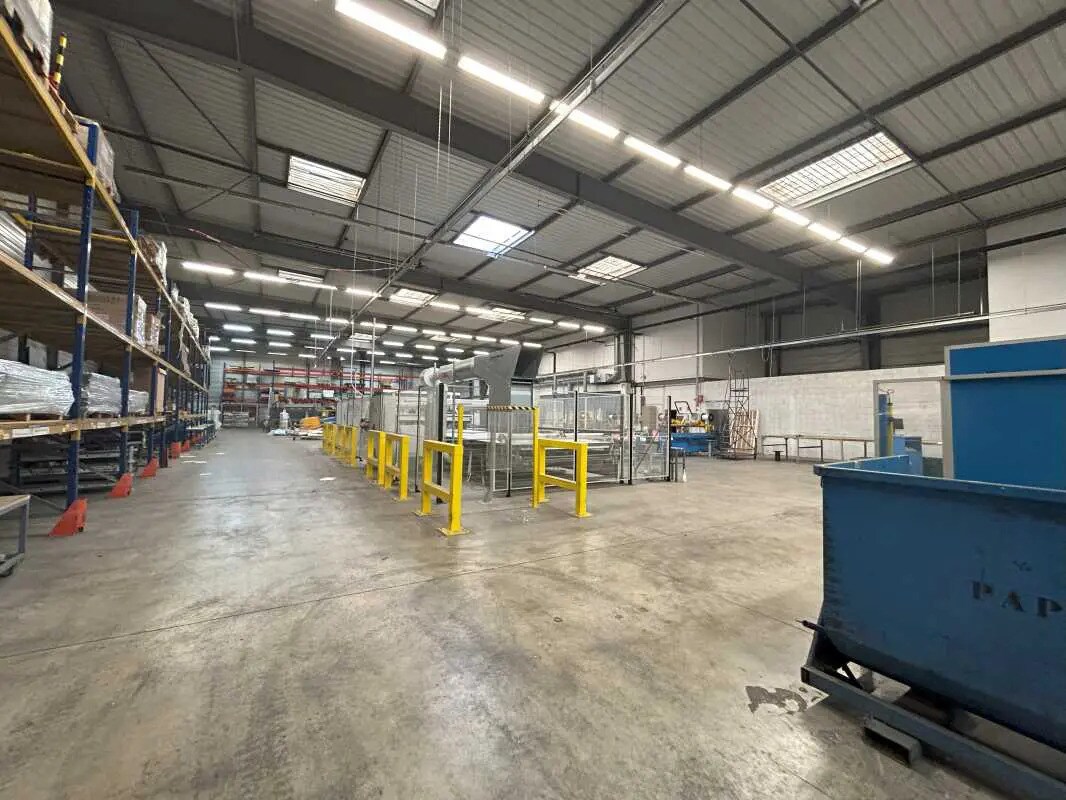 Flex in La Courneuve for lease Interior Photo- Image 1 of 6