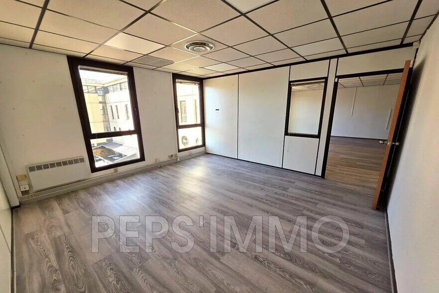 Office in Aix-en-Provence for lease - Building Photo - Image 3 of 7