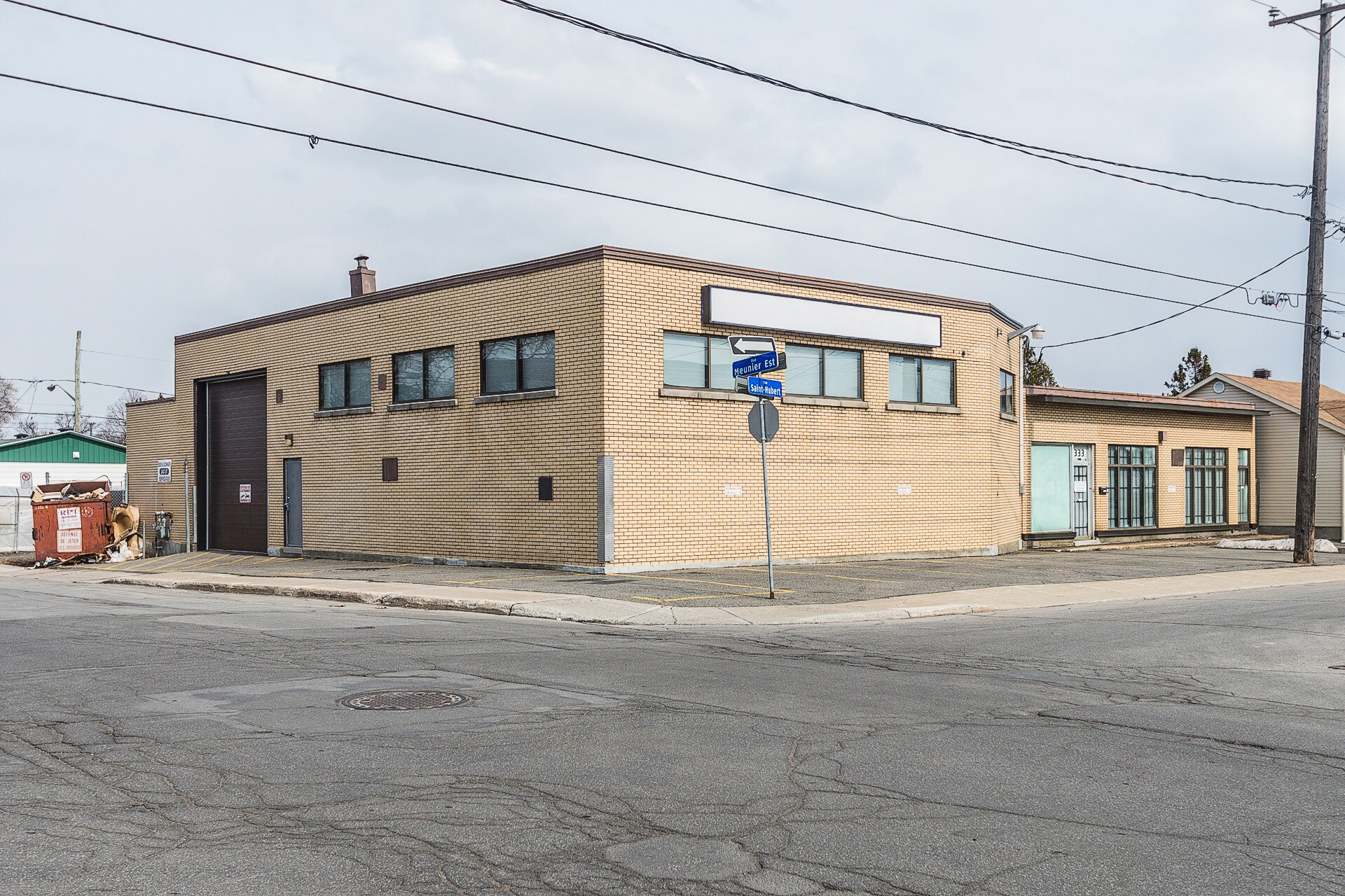 333 Rue Saint-Hubert, Laval, QC for sale Primary Photo- Image 1 of 1