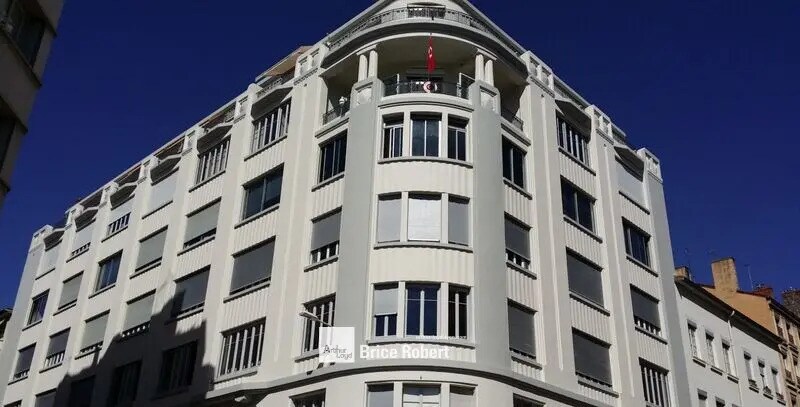Office in Lyon for sale Building Photo- Image 1 of 9