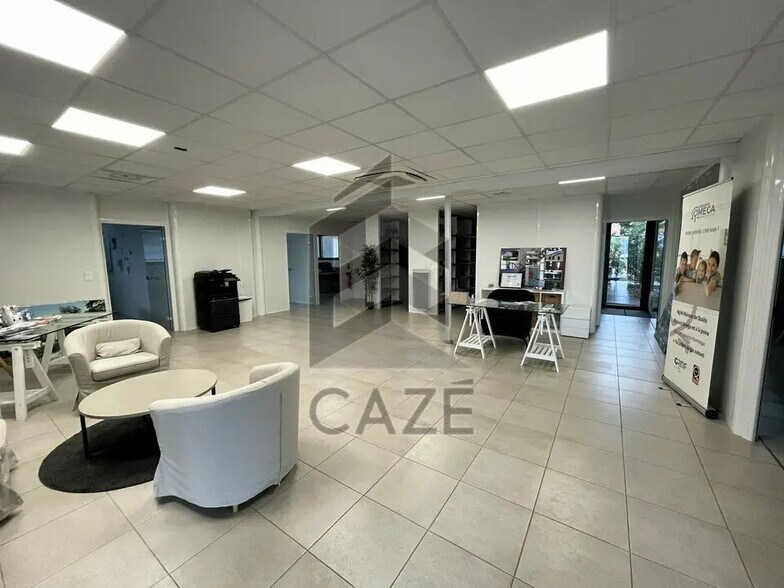 Office in Bruges for lease - Interior Photo - Image 1 of 12