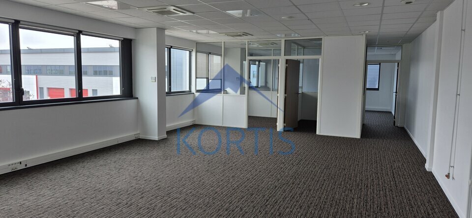 355 Avenue Henri Schneider, Meyzieu for lease - Interior Photo - Image 1 of 4