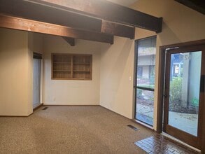 5212-5232 E 69th Pl, Tulsa, OK for lease Interior Photo- Image 1 of 4