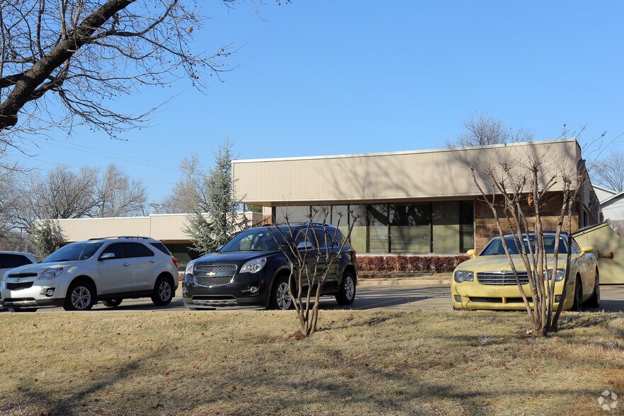 5591 S Lewis Ave, Tulsa, OK à louer - Photo du bâtiment - Image 3 de 4