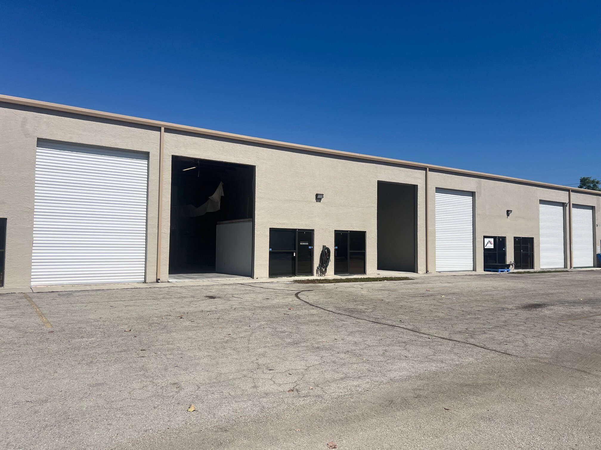 908 NE 24th Ln, Cape Coral, FL for lease Interior Photo- Image 1 of 30