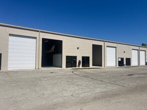 908 NE 24th Ln, Cape Coral, FL for lease Interior Photo- Image 1 of 30
