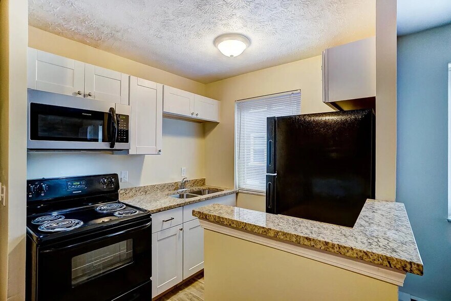 4326 Hamilton Ave, Cincinnati, OH à vendre - Photo du bâtiment - Image 3 de 19