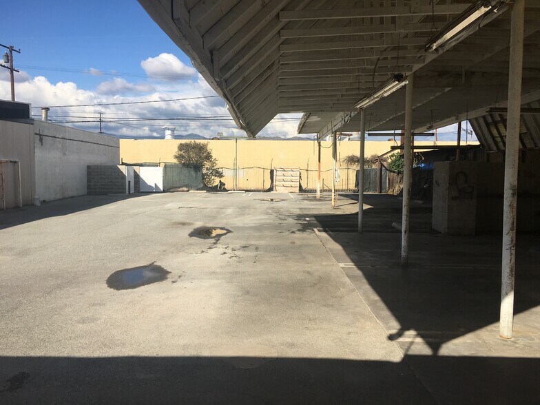 757 E San Bernardino Rd, Covina, CA à louer - Photo du bâtiment - Image 2 de 20