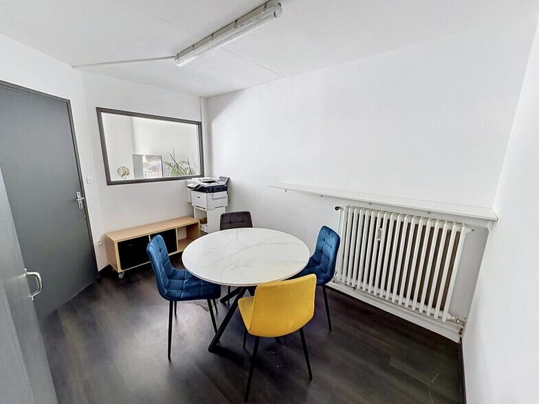 Retail in Landerneau for lease - Interior Photo - Image 3 of 6