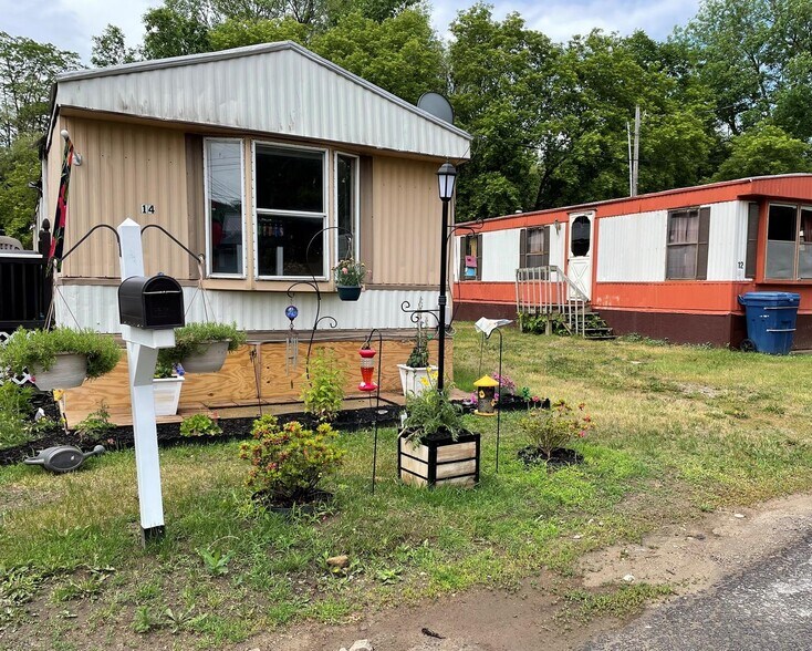 Cane Street, Champlain, NY à vendre - Photo du bâtiment - Image 2 de 5