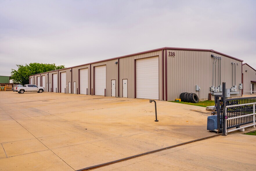 113 METROTEX, Haslet, TX à louer - Photo du bâtiment - Image 3 de 30
