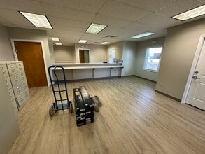 860 NW Washington Blvd, Hamilton, OH for lease Interior Photo- Image 1 of 13