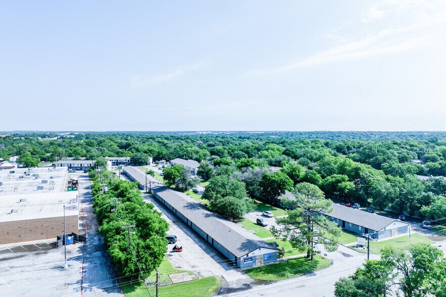 3501 N Hills Dr, Haltom City, TX à vendre - Aérien - Image 2 de 23