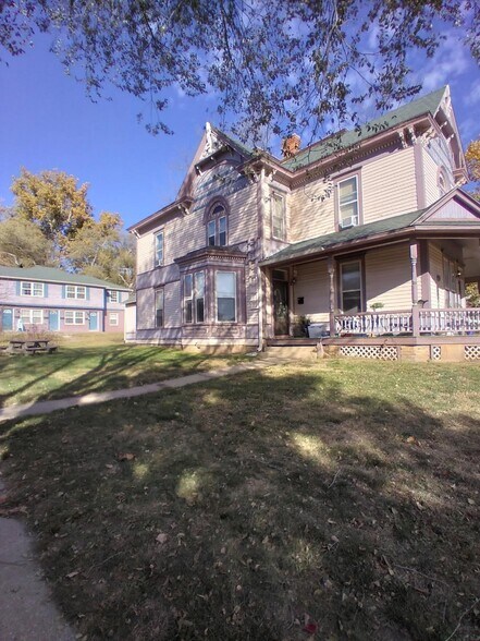 416 E Franklin St, Liberty, MO à vendre - Photo du bâtiment - Image 2 de 8