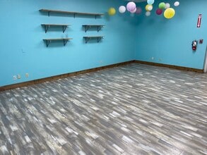 25154 Grogans Park Dr, The Woodlands, TX for lease Interior Photo- Image 2 of 4