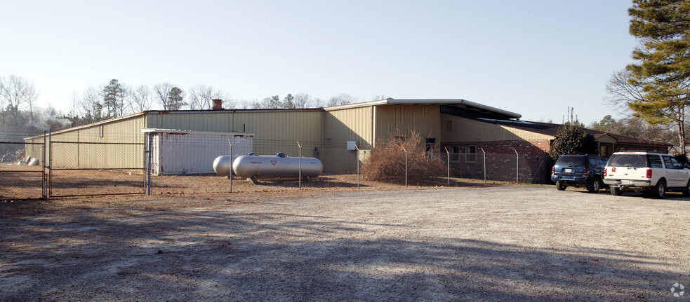 901 Old Bermuda Hundred Rd, Chester, VA à vendre - Photo principale - Image 1 de 1