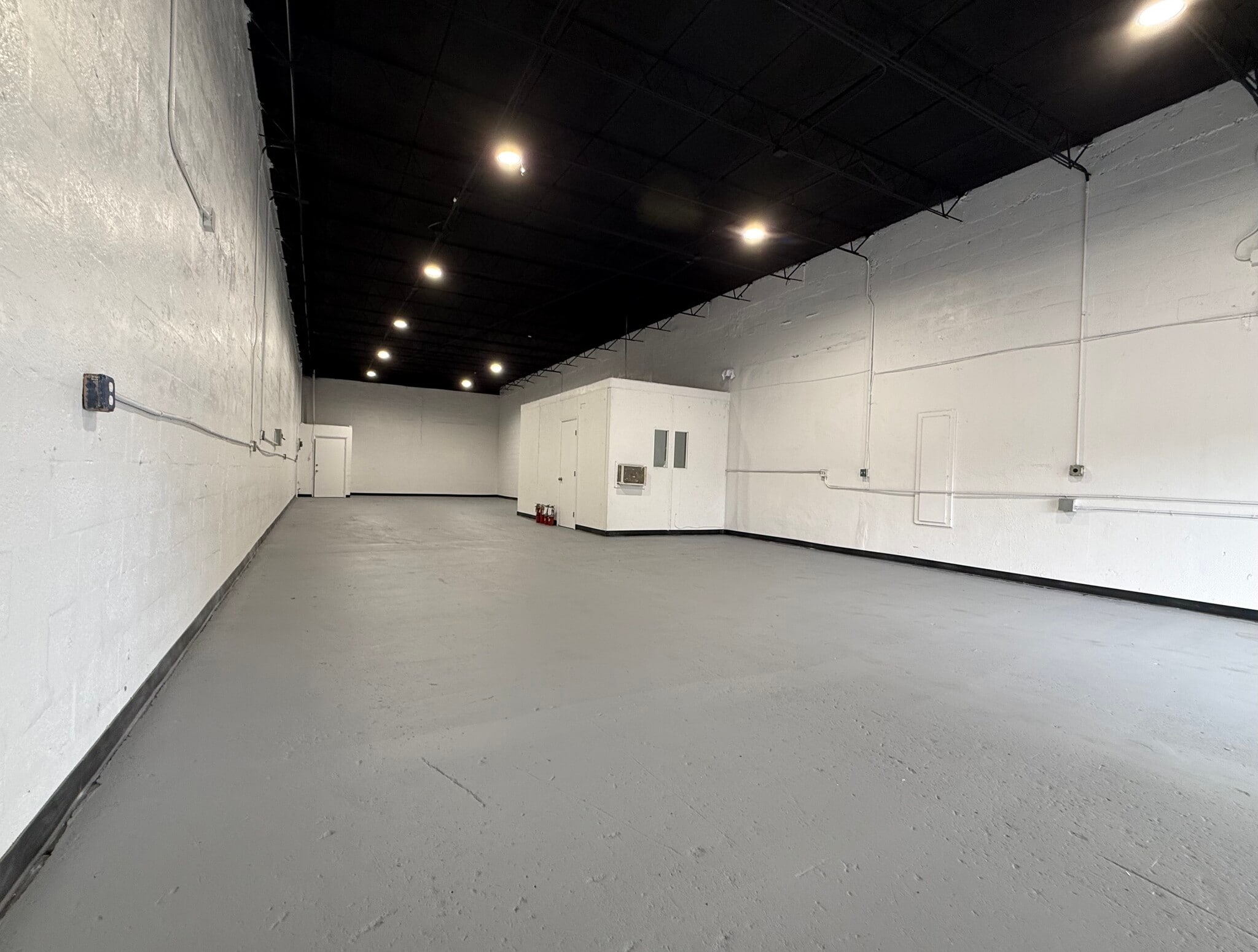 18-24 NW 2nd St, Hallandale Beach, FL for lease Interior Photo- Image 1 of 5