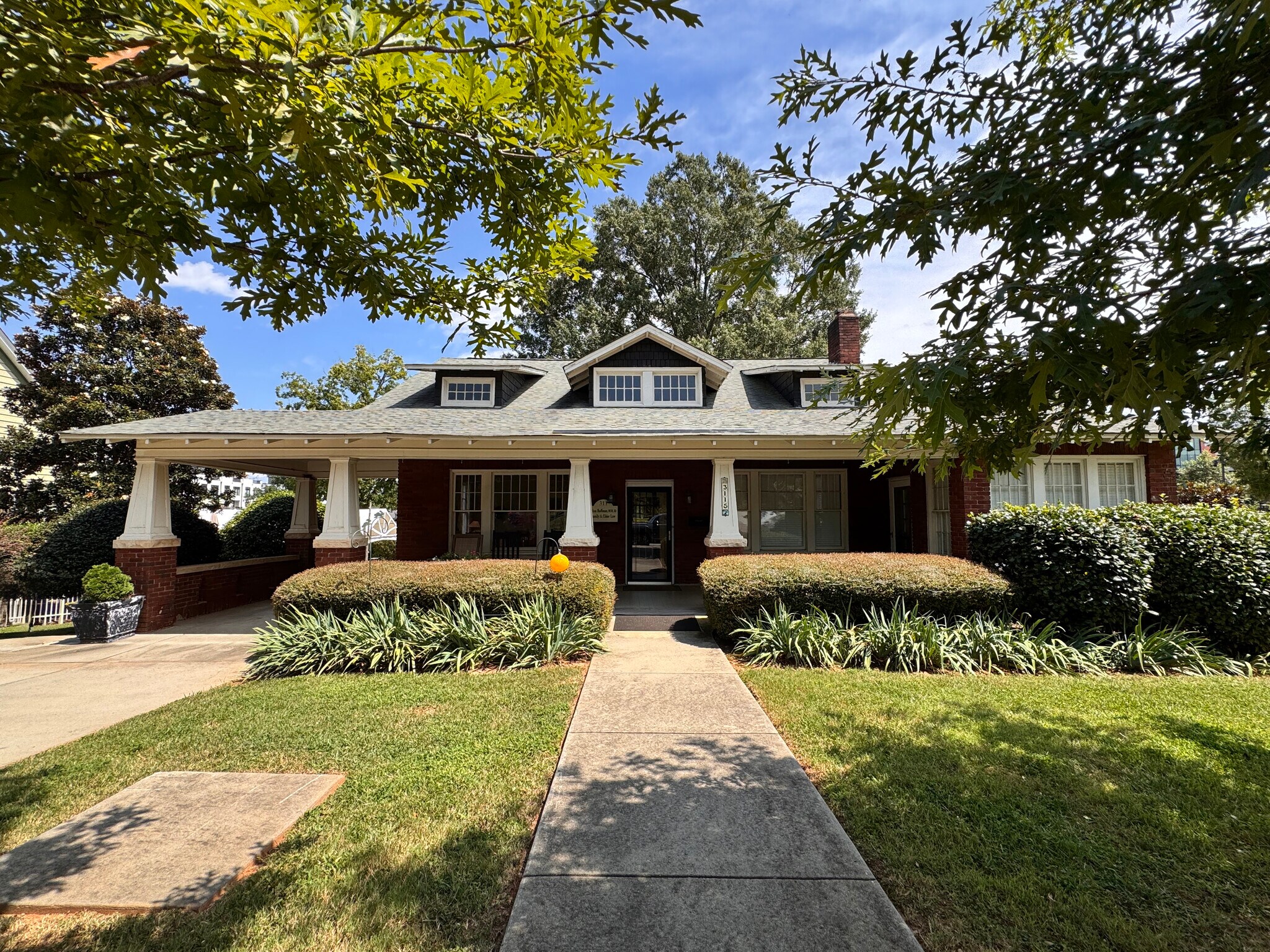 311 S Academy St, Cary, NC à louer Photo du bâtiment- Image 1 de 6