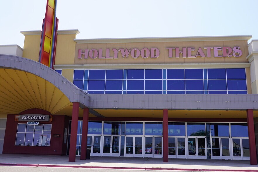 2401 Jacaman Rd, Laredo, TX à louer - Photo du bâtiment - Image 2 de 24