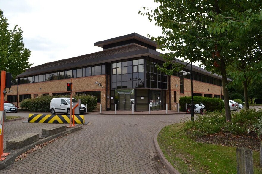 2 Abbey Wood Rd, West Malling à vendre - Photo du bâtiment - Image 2 de 2