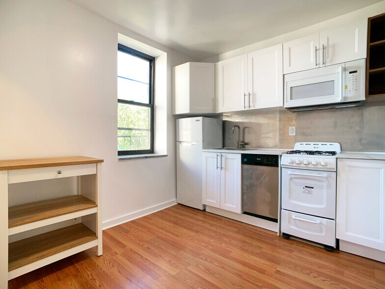293 Tompkins Ave, Brooklyn, NY à vendre - Photo du bâtiment - Image 3 de 9