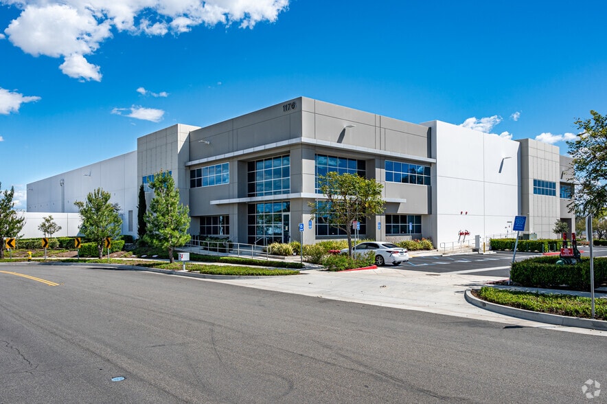 1176 E California St, Ontario, CA for lease - Building Photo - Image 2 of 7