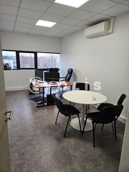 Office in Bailly-Romainvilliers for lease - Interior Photo - Image 2 of 4