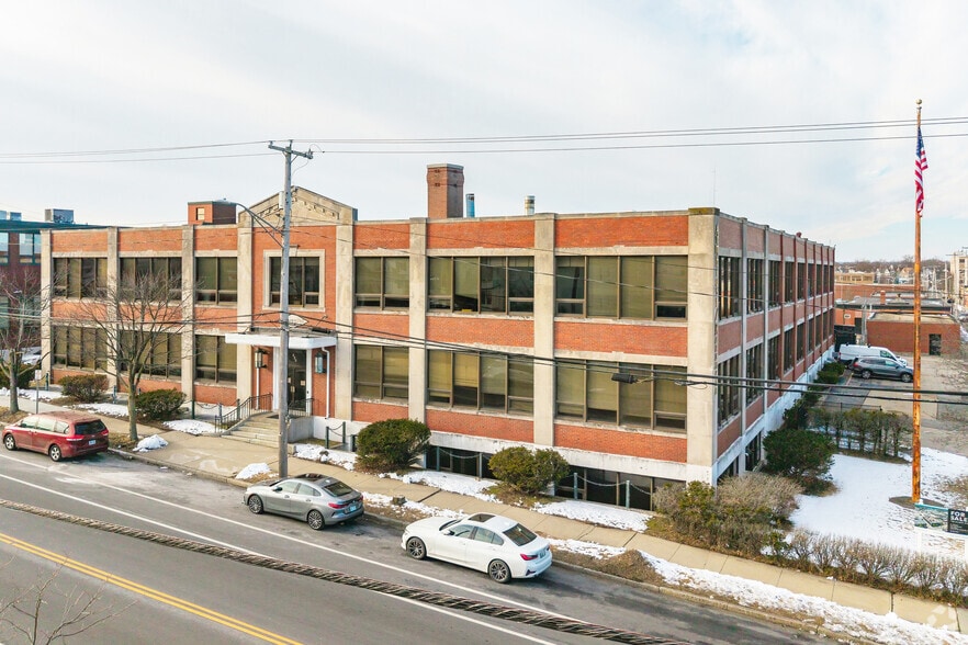 735 Allens Ave, Providence, RI for lease - Building Photo - Image 2 of 61