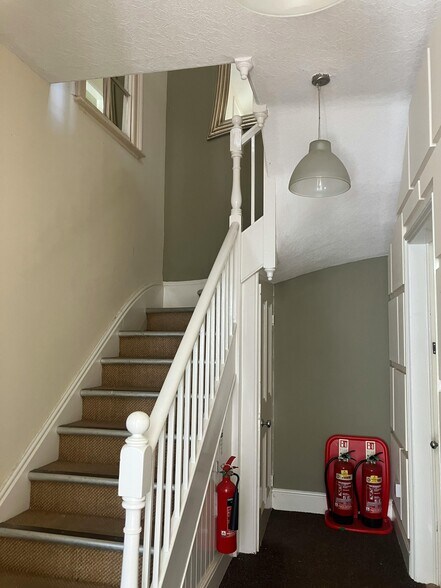 19 White Ladies Clos, Worcester à vendre - Photo du bâtiment - Image 3 de 3