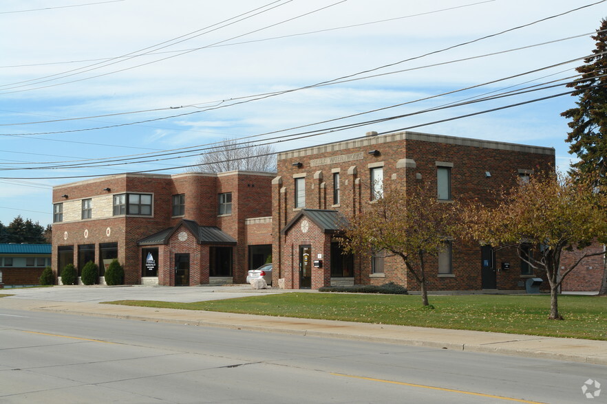 1809-1817 Deckner Ave, Green Bay, WI à vendre - Photo principale - Image 1 de 33