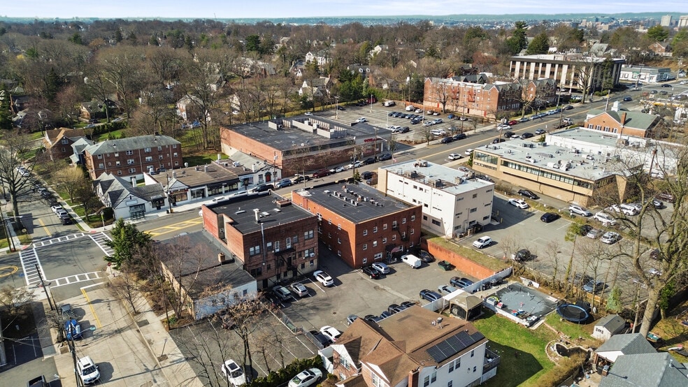 175 Cedar Ln, Teaneck, NJ for sale - Aerial - Image 2 of 44
