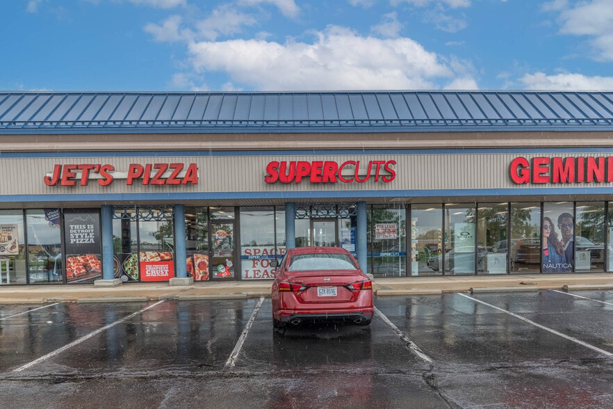 2418 Esquire Dr, Dayton, OH for lease - Building Photo - Image 2 of 9