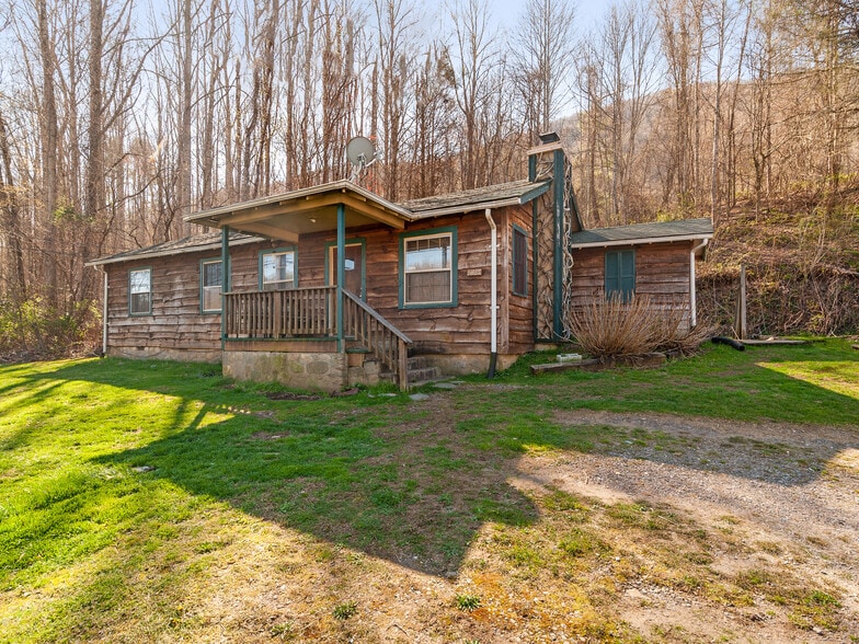 1361 & 1369 Soco Rd. portfolio of 2 properties for sale on LoopNet.ca - Building Photo - Image 2 of 19