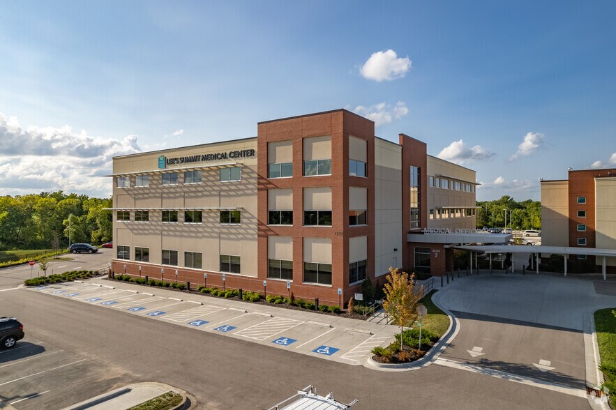 1980 SE Blue Pky, Lee's Summit, MO à louer - Photo du bâtiment - Image 1 de 10