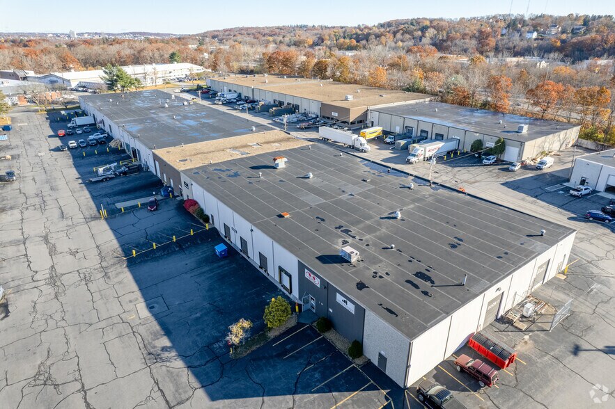 36 Sword St, Auburn, MA à louer - Photo du bâtiment - Image 3 de 6